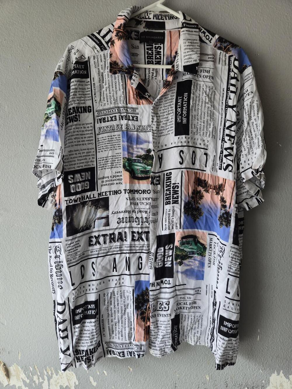 NO BOUNDARIES Short Sleeve Newspaper Print Button-Up Shirt MENS SIZE 2XL